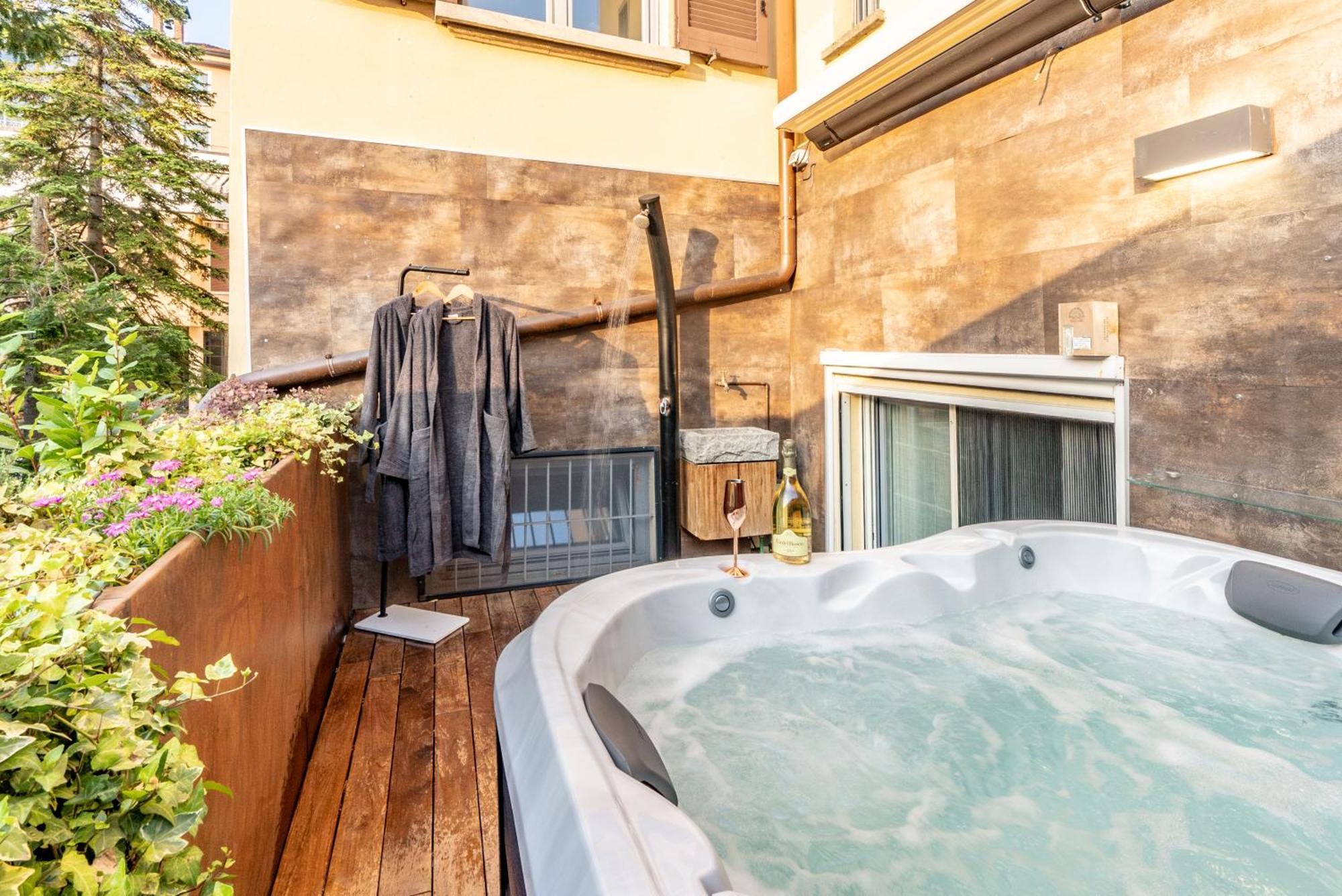 Luxe & Central Haven - Jacuzzi, Sauna, Steam, Private Parking Комо Екстер'єр фото