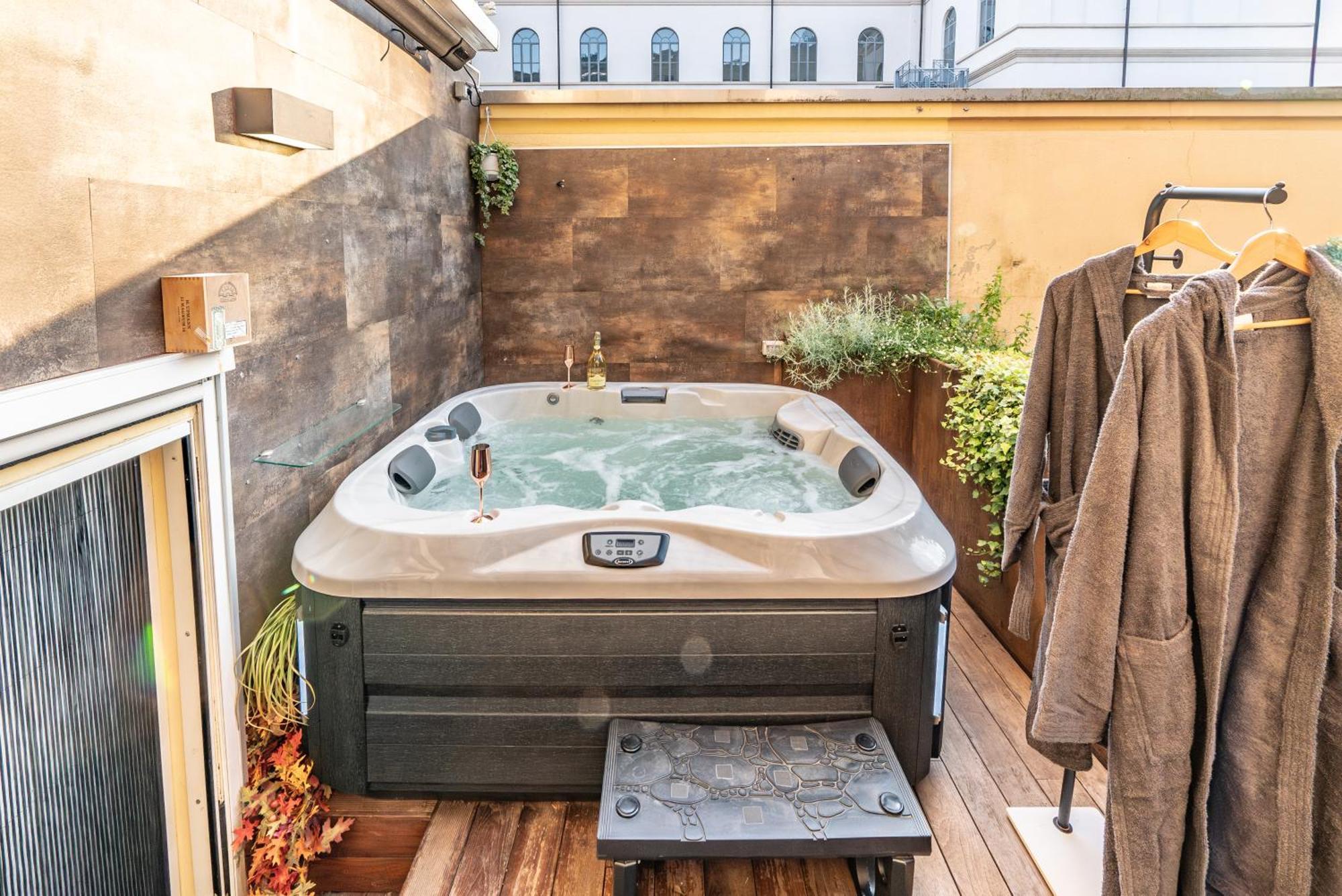 Luxe & Central Haven - Jacuzzi, Sauna, Steam, Private Parking Комо Екстер'єр фото