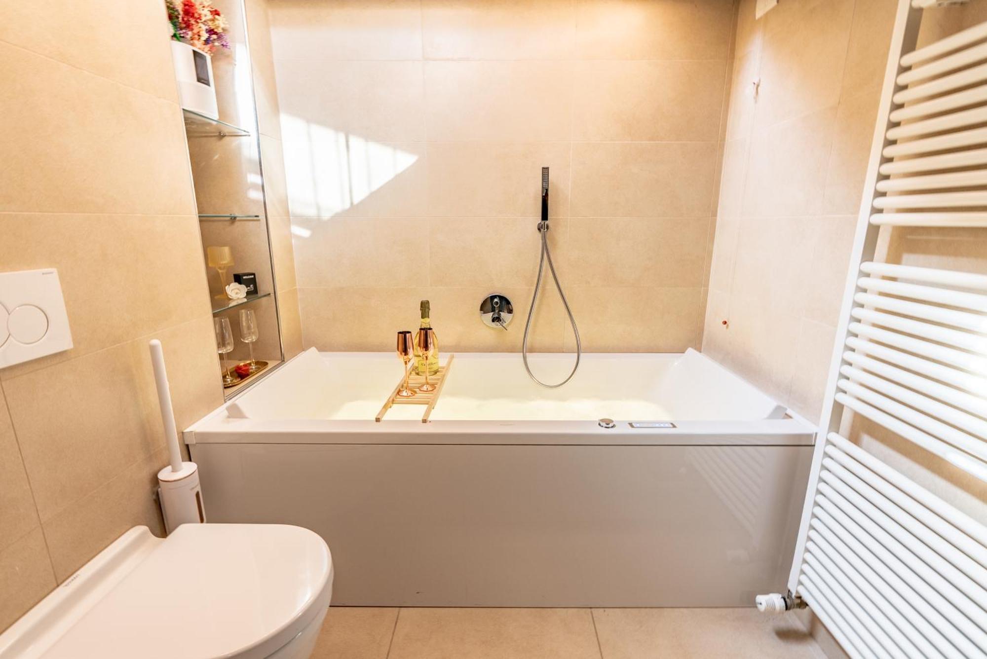 Luxe & Central Haven - Jacuzzi, Sauna, Steam, Private Parking Комо Екстер'єр фото